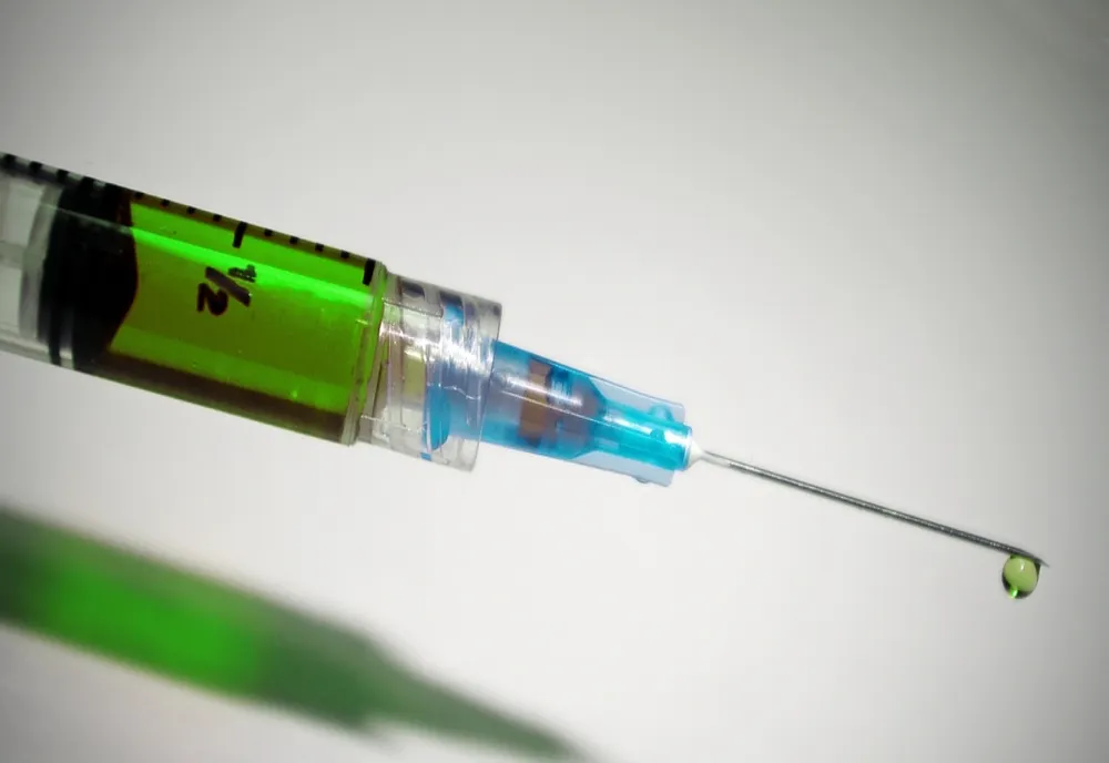 Percheziții de amploare în Suceava și Constanța privind vaccinarea anti-Covid ”la chiuvetă”. Cât costa un certificat fals 