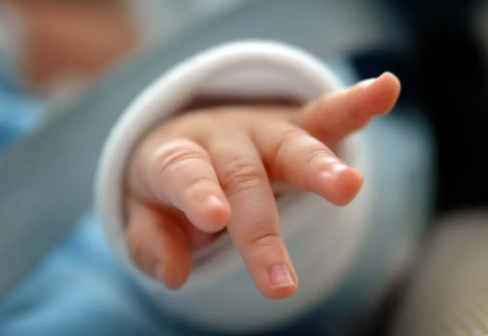 Doi frați din Brăila, trimiși în judecată pentru incest după ce au făcut doi copii împreună
