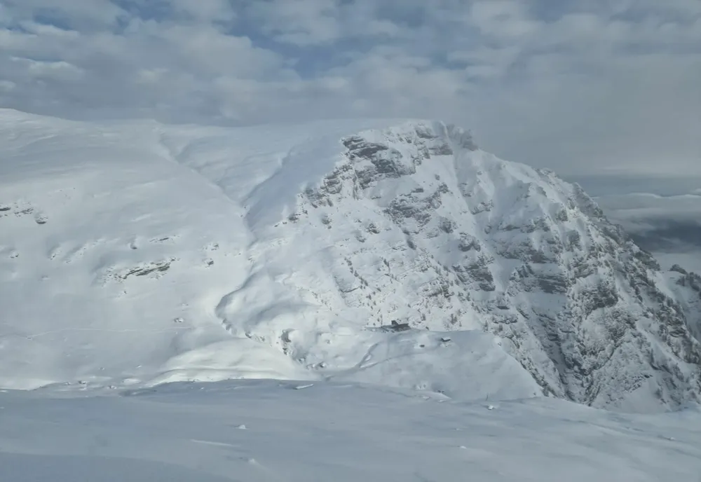 PERICOL MARE DE AVALANȘE ÎN MUNȚII BUCEGI, BAIULUI ȘI CIUCAȘ