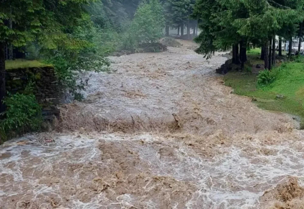 Cod galben de inundaţii în patru judeţe, începând de joi dimineaţa