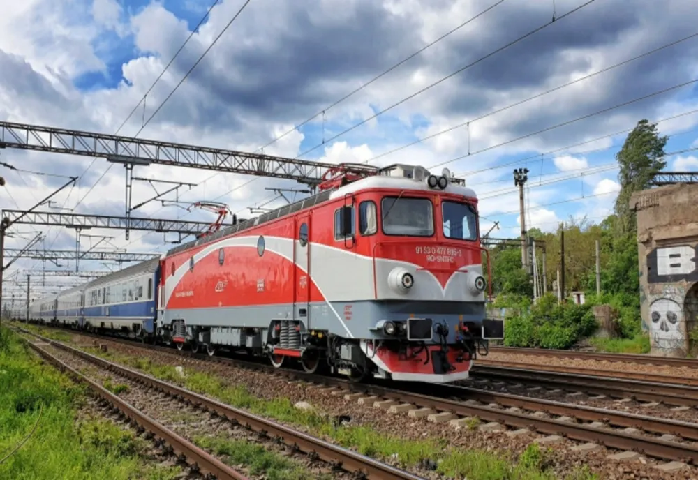 Controlor de tren, agresat de un călător care nu avea bilet