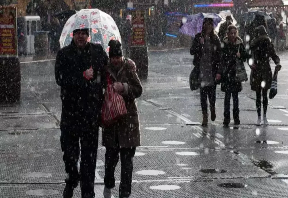Prognoza meteo: Ploi şi vânt în cea mai mare parte a ţării începând de luni de la prânz până miercuri dimineaţă